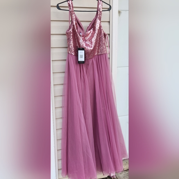 Dress - Picture 2 of 3